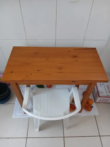 Conjunto mesa de estudos e cadeira