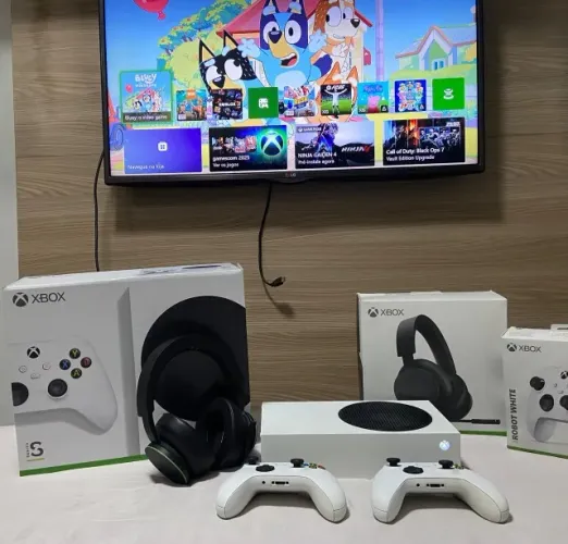 Xbox Series S + 1 controle. 