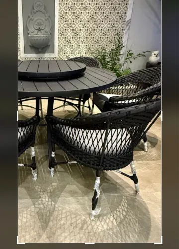 Mesa de jantar em alumínio com corda nautica 