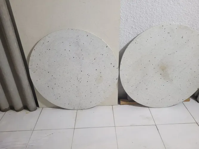 Mesa redonda de granito branco pitaia