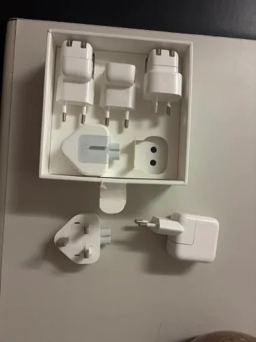 Kit de Adaptadores de Viagem Mundial da Apple