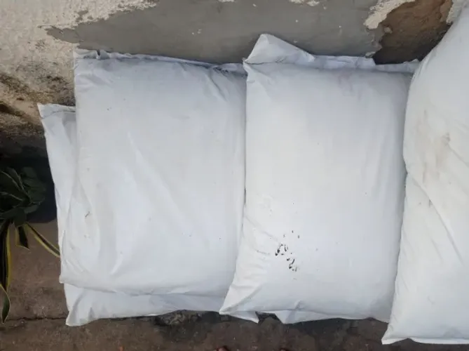 Saco de adubo organico.