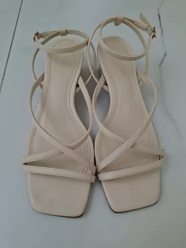 Sandália Arezzo Off White