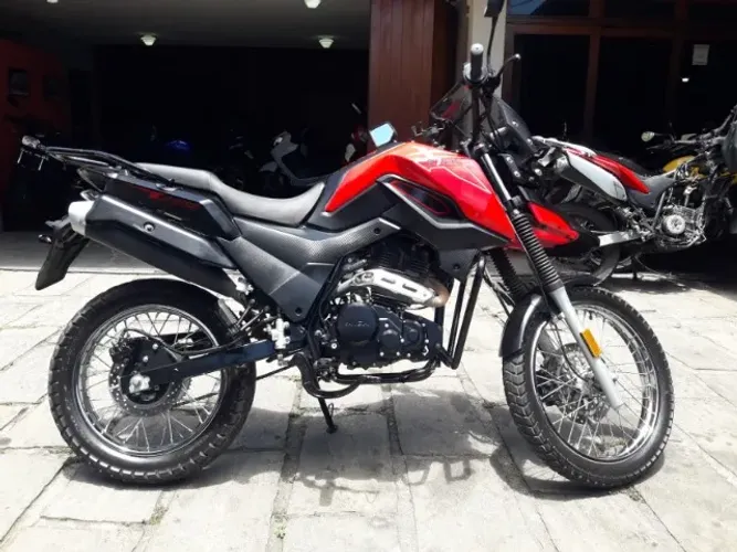 Shineray SHI 175 vermelha 2025