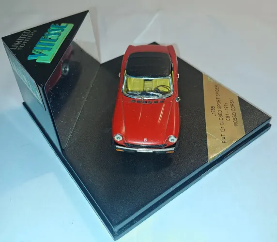 Miniatura Fiat 124 Closed Sport Spider CS1 1975 Vitesse