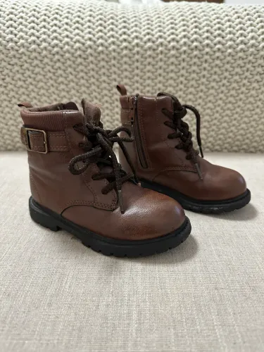 Botinha cano médio Carters TAM 27