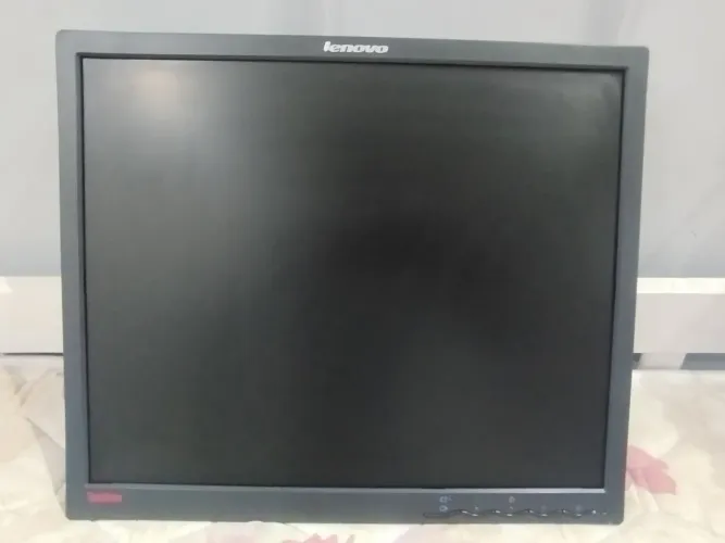 2 Monitores Lenovo 19 polegadas - Sem Suporte