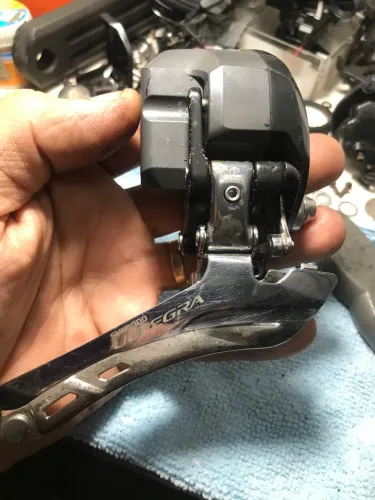 Câmbio dianteiro Ultegra DI2 10 velocidades.     FD-6770 