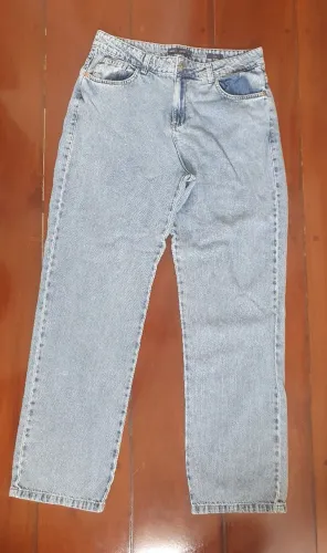Calça jeans feminina reta 90's cintura média, jeans claro; Pool Jeans