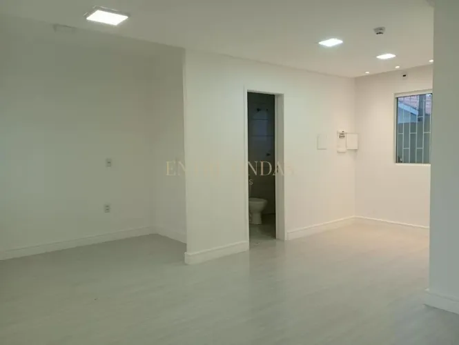 Sala comercial no bairro Lagoa da Conceição, Florianópolis.