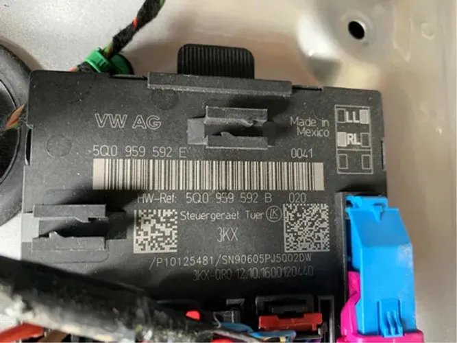 Módulo De Porta D.d (5q0959592b) Vw Golf 2014 / 2019