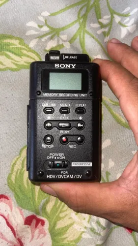 Sony HVR-MRC1 é compatível com filmadora que possua uma porta FireWire