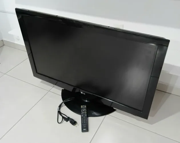 TV LG 43 p" com defeito. Leia a descrição para mais informações