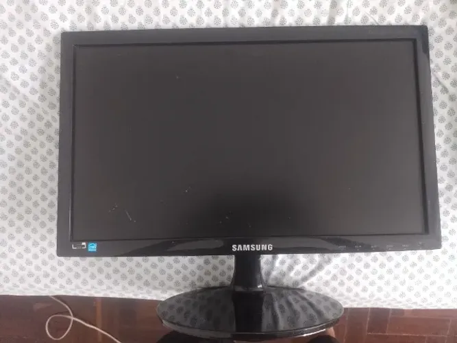 Monitor semi novo
