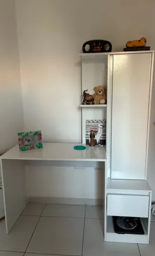 Escrivaninha branca MDF