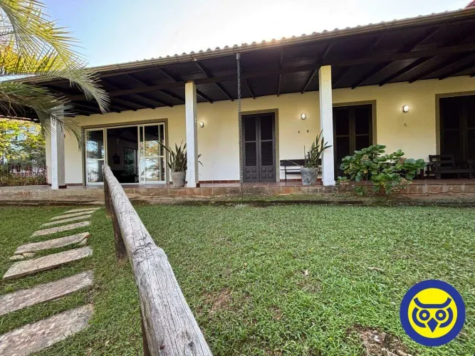 Casa Residencial com 04 dormitórios na Lagoa da Conceição