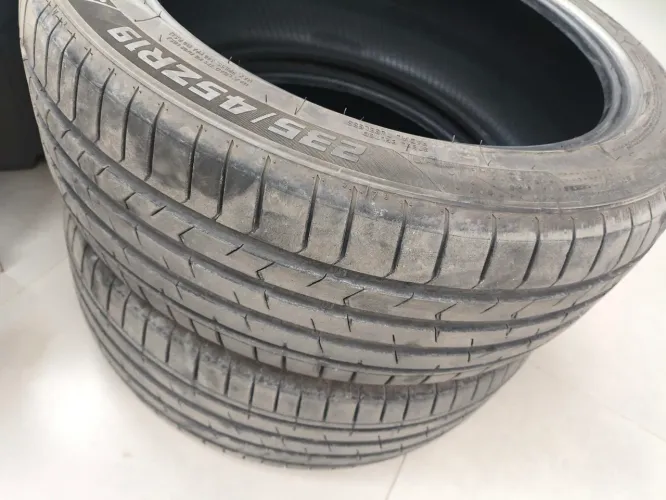 Pneu Novo 235/45-r19