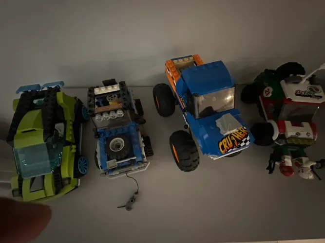 Conjuntos LEGO City, incluindo o Monster Truck azul (60180)