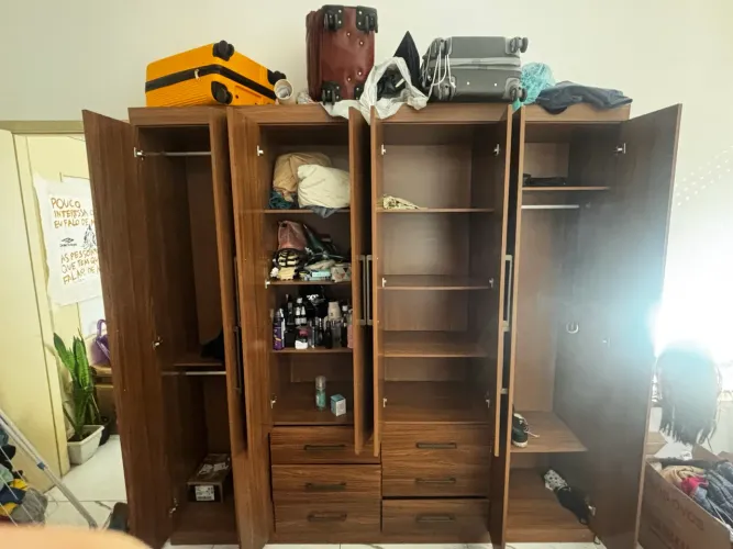 VENDO ARMÁRIO 4 PORTAS + 6 GAVETAS MARABRAZ. ESTADO EXCELENTE R$1200