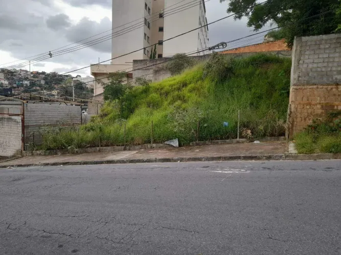 Lote de 500m² à venda no bairro Diamante  Próximo à estação Barreiro