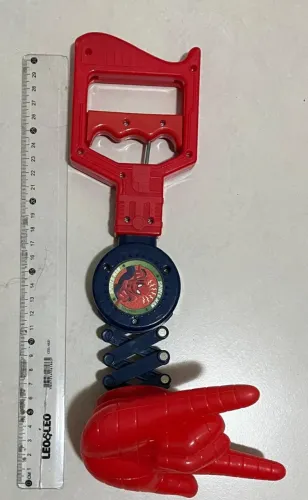Mão do Homem Aranha extensível
