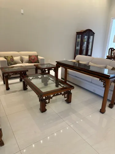 Mesa de Centro, Mesas Laterais e Aparador e Espelho