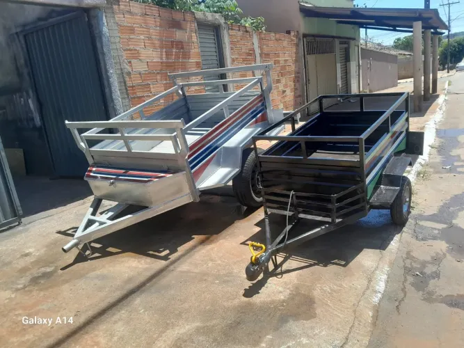 Temos carretinha de carro carretinha de moto cada um é um preço diferente