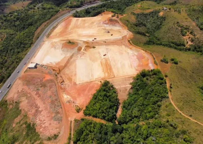 Terreno na via parafuso.