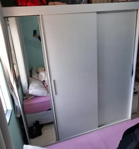 Vendo guarda roupa 3 portas con espelho