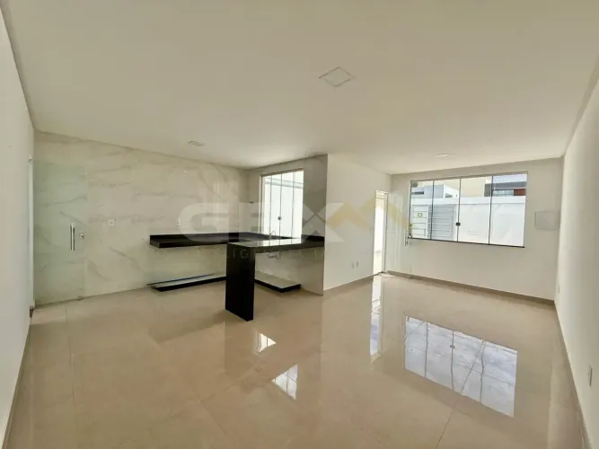 Casa à venda no bairro São Roque, 3 quartos, 1 suíte e 3 vagas.