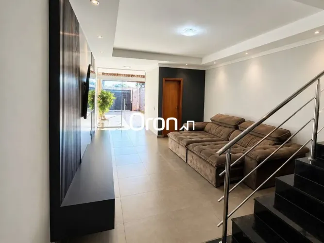 Sobrado mobiliado com 3 dormitórios à venda, 140 m² por R$ 465.000 - Hugo de Moraes - Goiâ