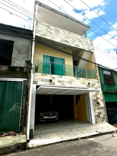 Casa 3 pavimentos - 4 quartos - Coroado