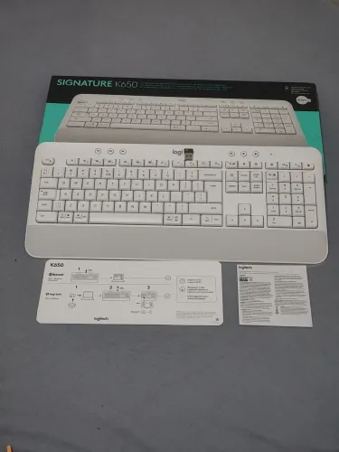 Teclado Logitech K650 Signature - Novo