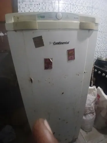 Vendo minha geladeira usada mais gela muito e nao da problema nenhum funcionando perfeitam