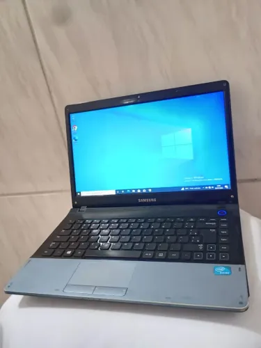 Notebook Samsung com 8gb de memória RAM/SSD e bateria boa