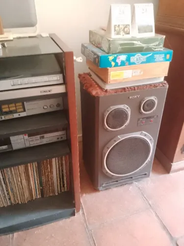 Stereo sound Sony disco vinil fita cassete duas caixas com discos vinil retro