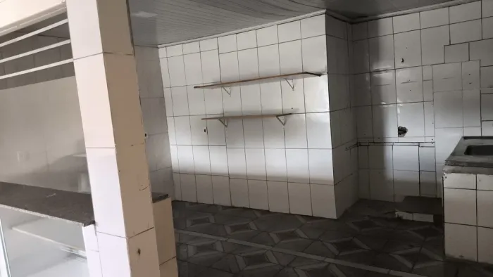 Aluga-se Loja Comercial em Excelente Localização - Em Frente ao Posto de Saúde