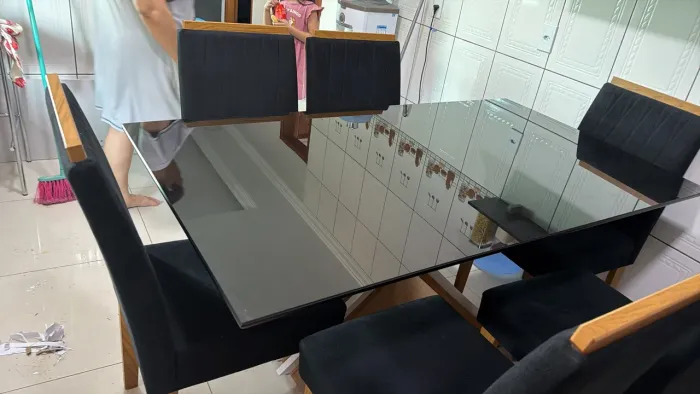 Vende se mesa com 6 cadeiras