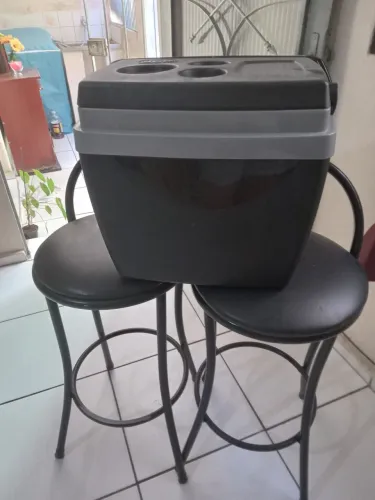 Vende-se 2 banquetas e 1 culler 