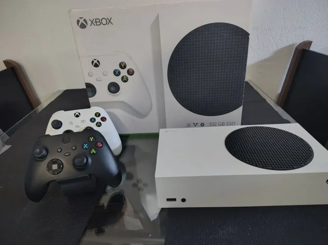 Xbox Séries s 512gb + 2 controles impecável