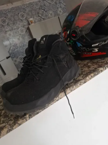 Bota de camuça com bico de aço