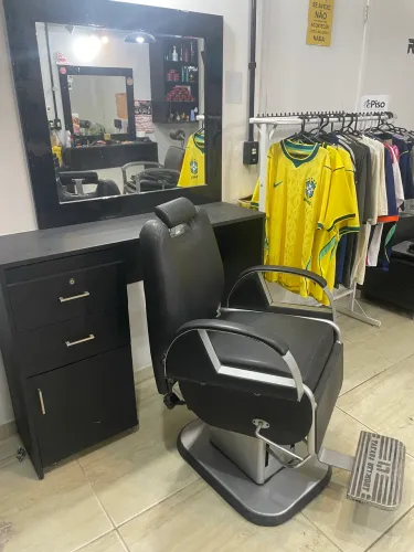 Cadeira,bancada ,carrinho auxiliar e espelho para barbearia!!