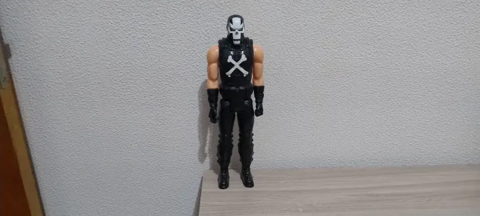 Ossos cruzados Titan Hero 30cm - Original Hasbro