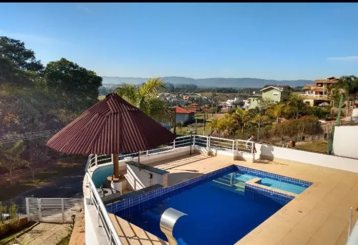 Casa em condomínio, Itupeva, 4 suítes, área de lazer com churrasqueira e piscina, a 68 km