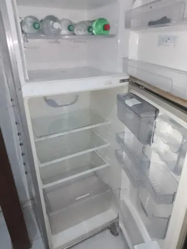 Vende-se geladeira pra conserto