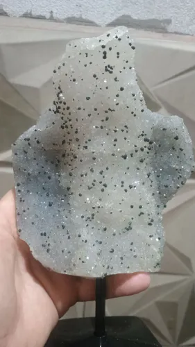 Quartzo dálmata, peça rara e muito linda.