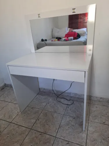 Penteadeira M com leds e gaveta