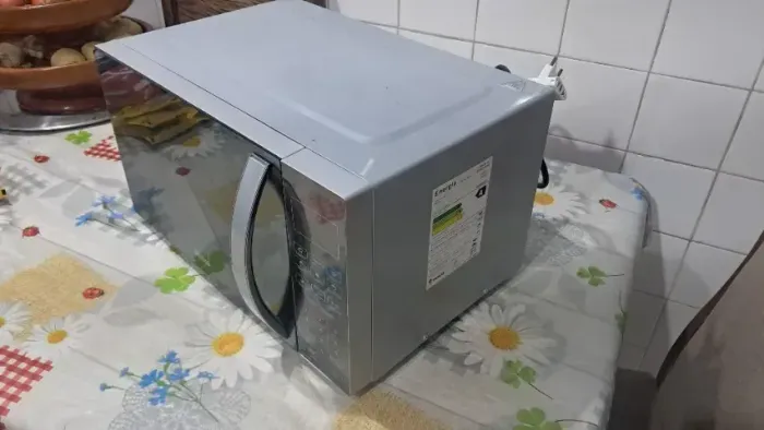  Micro-ondas 26 Litros Philco PMO26ES com Função Descongelar Espelhado 220V