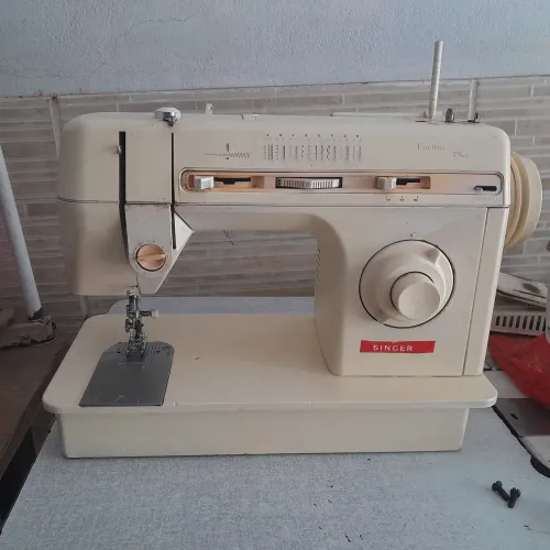 Máquina de costura Singer zig zag