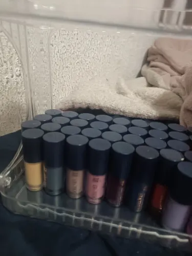 Sombra Marca Velvet-Bruna tavares Ta Vencido mas não agride a pele.